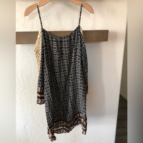 Umgee|Boho crotchet cold shoulder flowy dress in black & tan tones••Beachy LARGE - Picture 8 of 12